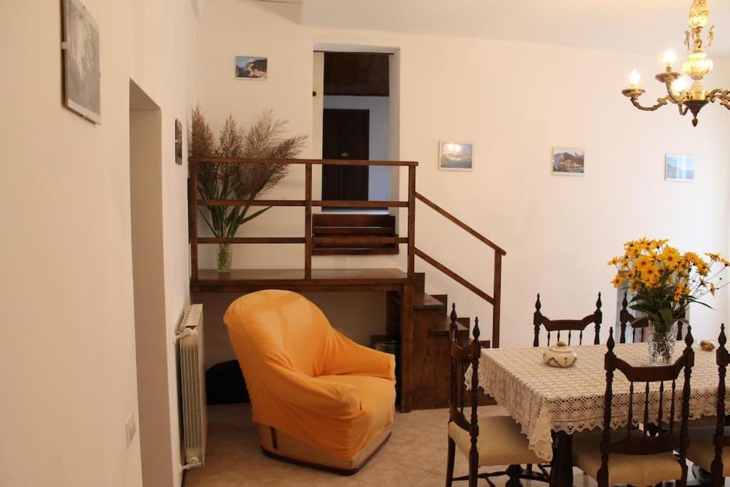 Casa Nel Borgo Antico Villa Quaratica Esterno foto